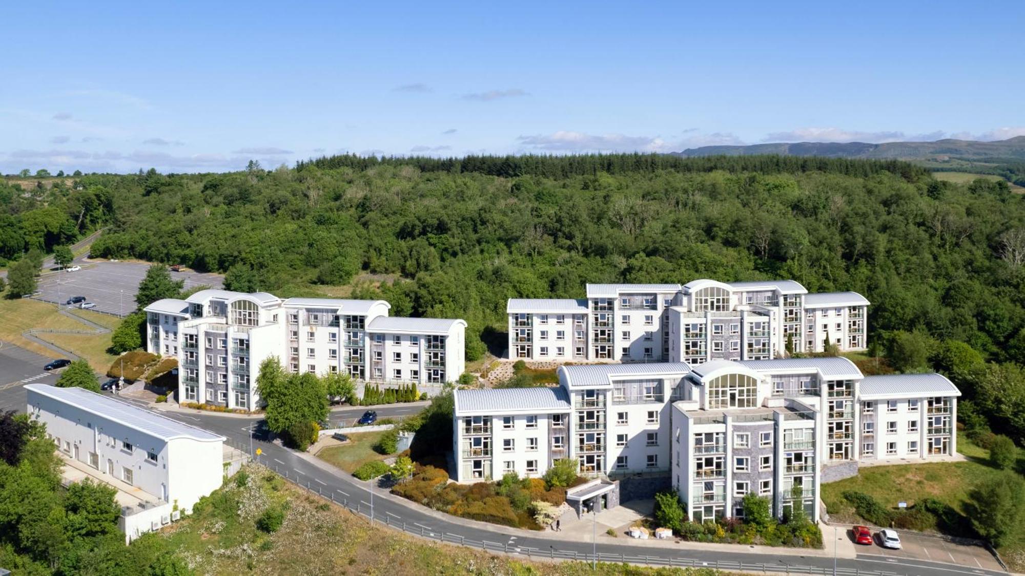 St Angela'S Lakeside Aparthotel Sala Sligo Dış mekan fotoğraf